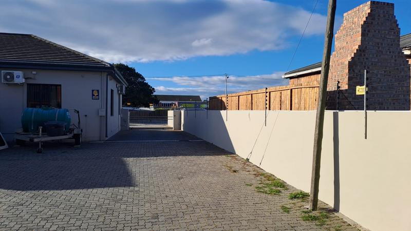 To Let commercial Property for Rent in Newton Park Eastern Cape